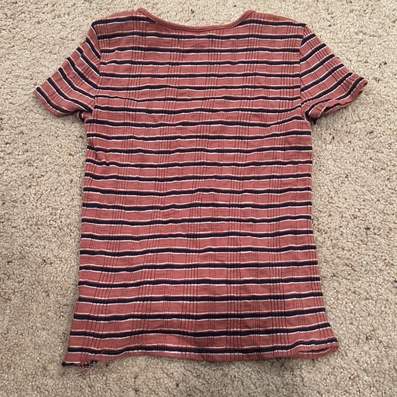 american eagle coral/navy striped cropped shirt - Picture 3 of 3